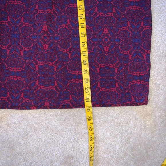 LuLaRoe Cassie Stretchy Pencil Skirt Damask Pattern in Red, Wine and Blue -Size - Picture 3 of 5